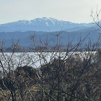 巨大噴水や花火が有名！？
知らなかったー！！
釣り、ボート、屋形船、湖畔散策が楽しめ、周辺には浮御堂や中谷宇吉郎雪の科学館があり、温泉旅館からも景色や夜景を楽しめるそう！

クルッと一周🚶‍♀️‍➡️柴山潟イチしてみたい！
距離どれくらいなのかな？