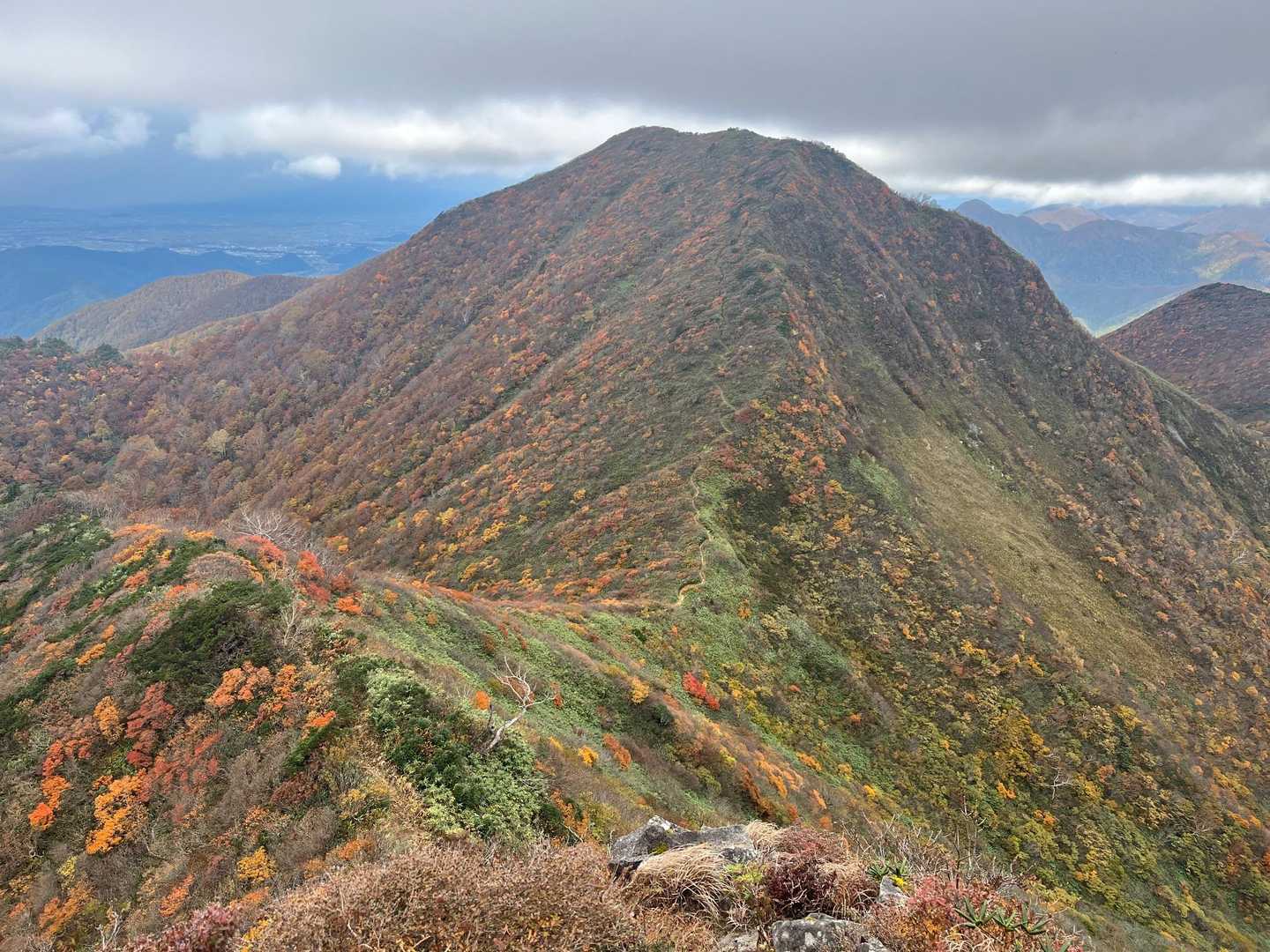 雁戸山への登り返し！
テッテケテー
