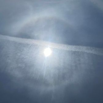 ハローに飛行機雲