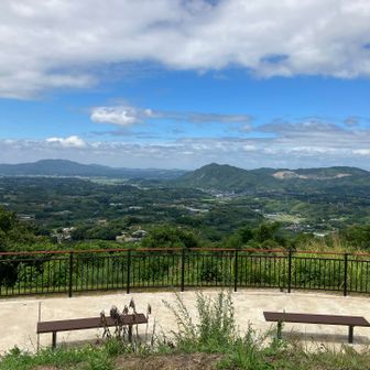 半高山に戻ってきました💦
木葉山方面いい眺め👍 風が気持ちいい✨