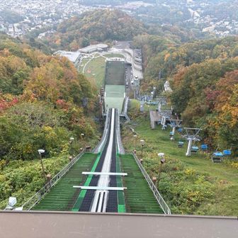 話が盛り上がり、色々と話していた😆
海外からの就労で2〜3年目になると云う…

山の名前の岳と山の違いって何なんでしょう？と質問が😂
ワタクシは正解な定義は無いが、単独峰に山って付いてるケースが多いかな😆と答えた　笑
なかなか勉強熱心で、ワタクシが一昨日登った雄鉾岳の話をしたら即座に調べていた☺️

礼儀正しくて気持ちの良い2人でした😊
