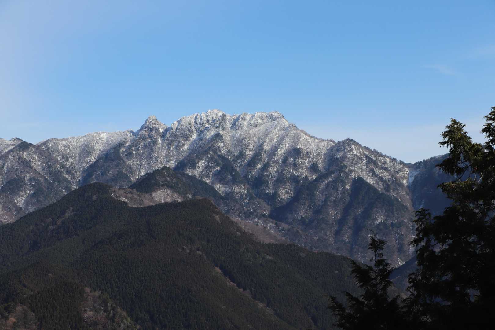 稲村ヶ岳かっこいい
次この辺くる時は登ってみようかな