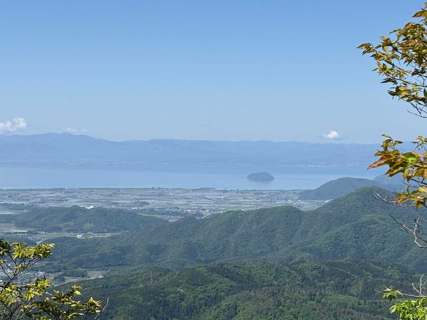 ようやく眺望が開けました🤗
竹生島が見えました👍
