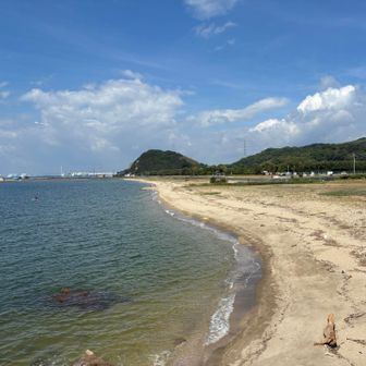 少しだけビーチを歩いて駐車場へ戻ります