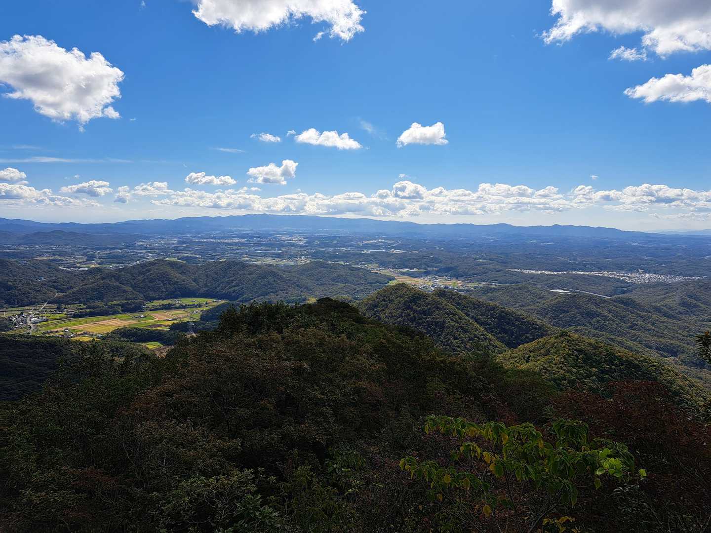 山頂少し下の岩に到着