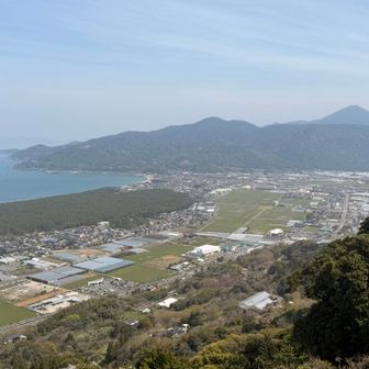 博多方面。右側の富士山みたいな山は浮岳。うーん、登ってみたい