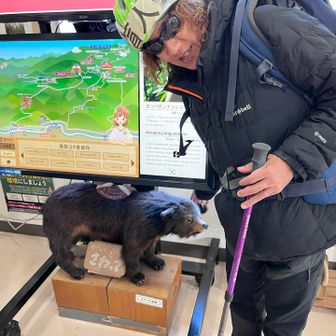 話題のクマと記念撮影