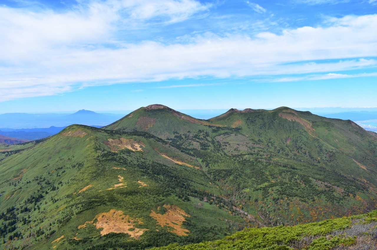 青森県の百名山がここからは二つ見えます
八甲田大岳と奥に岩木山
気持ちいい眺め