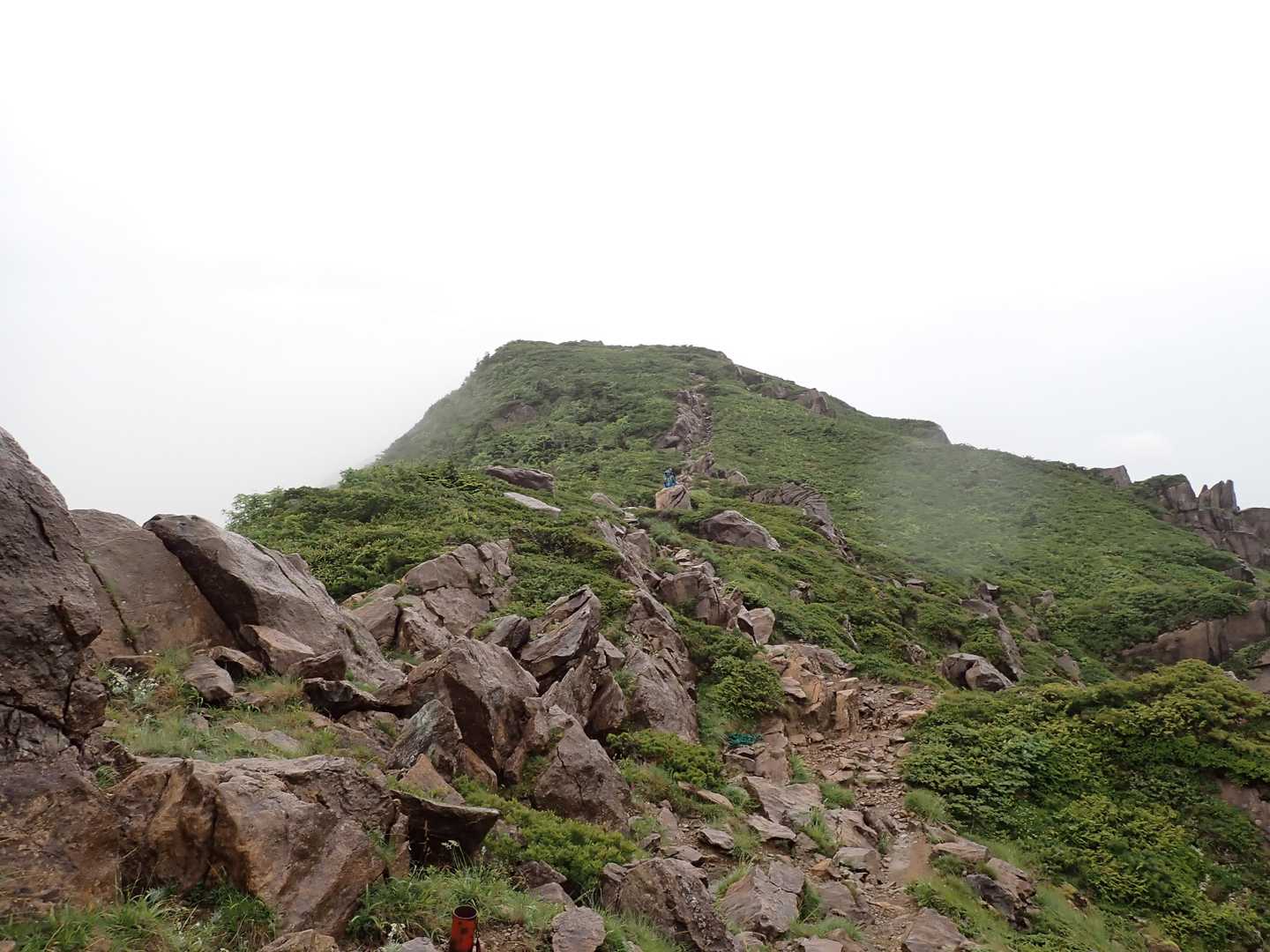 小至仏山　視界が開けてきた。