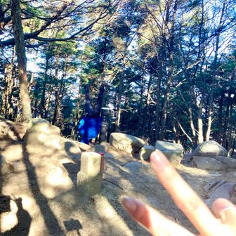 半月山山頂なり
いいつか氏の撮影開始 。

半月山の山頂手前には展望台もあったり。
半月山駐車場からなら手軽にステキな展望を望めます。