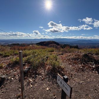 んで、最後のピーク「戸谷山」到着！
眺めもイイ♪