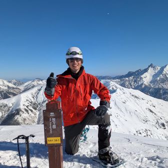 稜線は雪も締まっていて予定より早く笠ヶ岳登頂🙌
どこもかしこも丸見えで、これ以上ないっ🤩