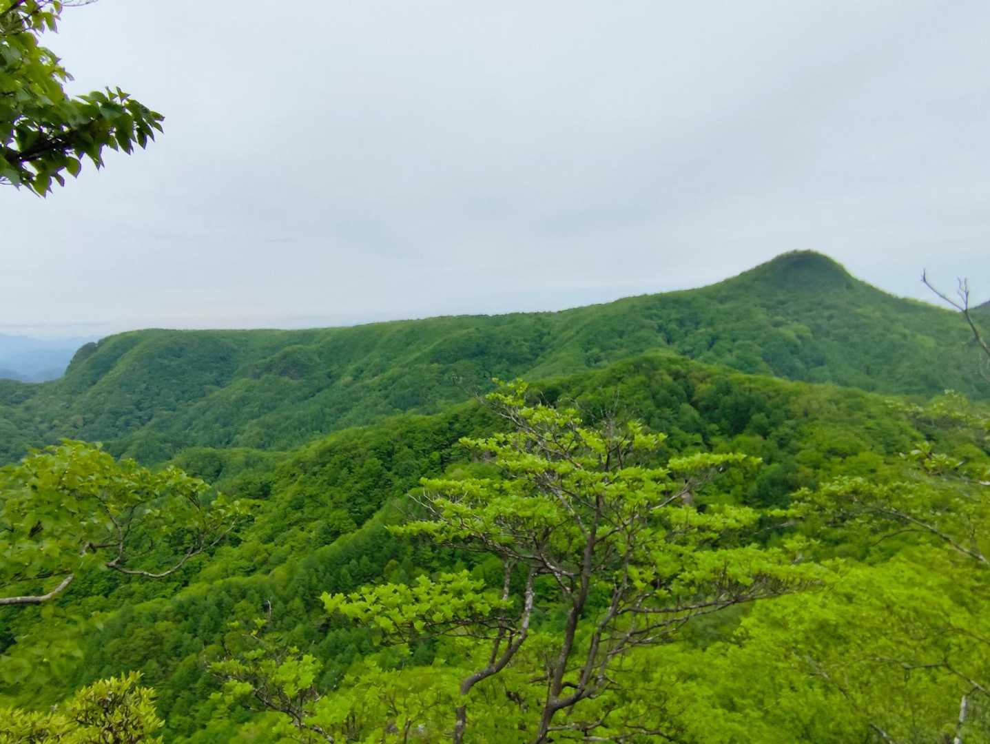 なだらかな山は荒船山です✨
群馬側と長野側とは全く違う姿です😟