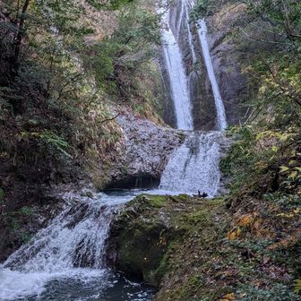 段々に流れ落ちる鶴ヶ滝が想像以上の美しさでした✨