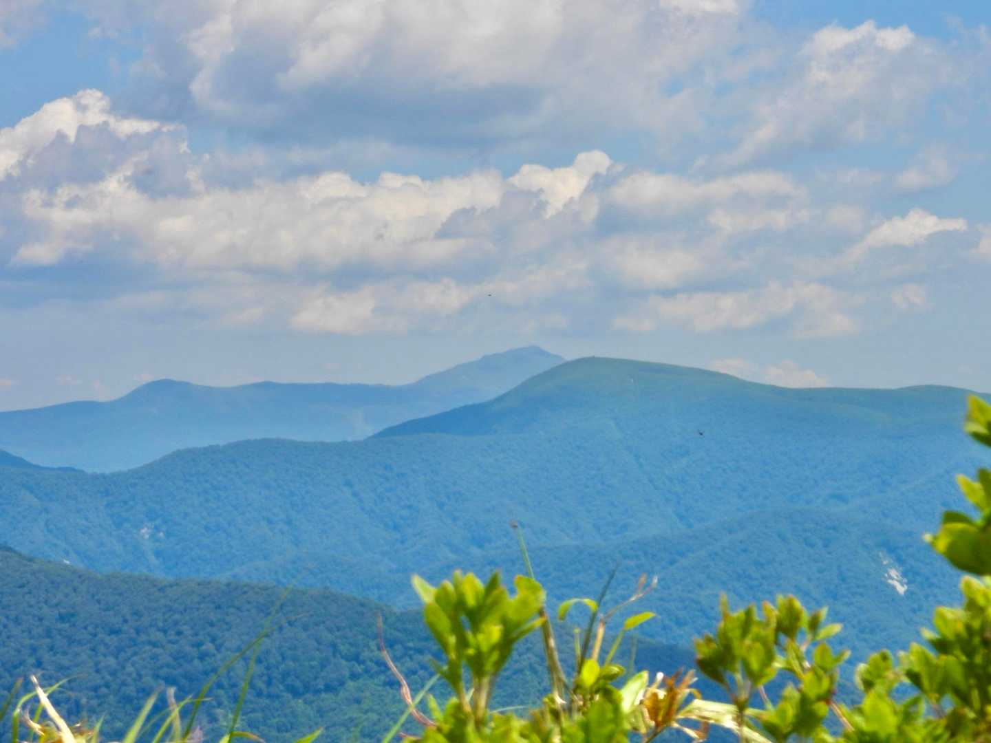 栗駒山(中央奥)をズーム✨