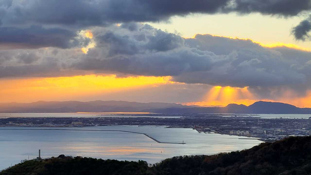これが天使のはしご🎵。
綺麗な光ですね✨