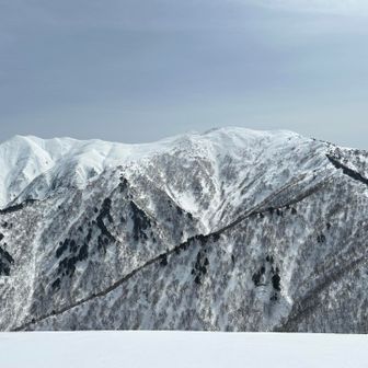 少し足を伸ばして、ザックを途中にデポし次のピークまで行きました。