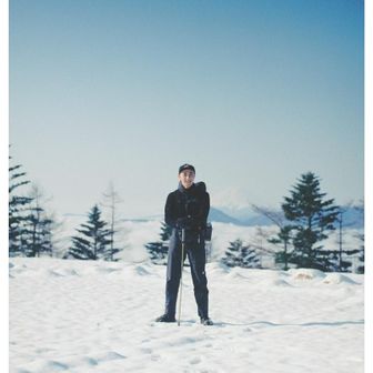 富士の高嶺に雪は降りつつ