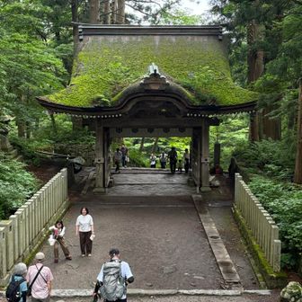 表と裏が逆になってる珍しい門「後向きの門」

奥宮側が表
