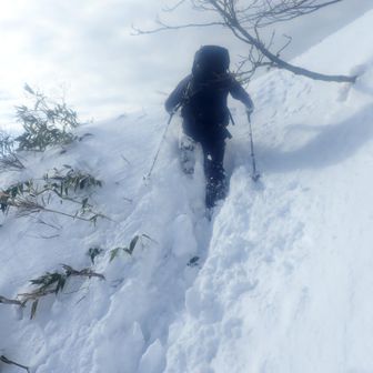 ツボ足のお兄さんにラッセル交代