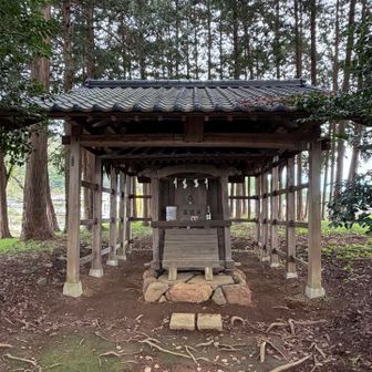 九万八千神社

全国に1社しかない珍しい社名の神社
「九万」は「高麗」に由来すると言われています