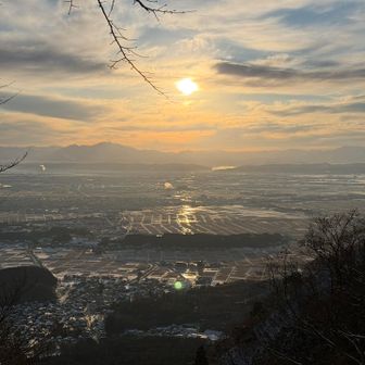 朝日登る越後平野