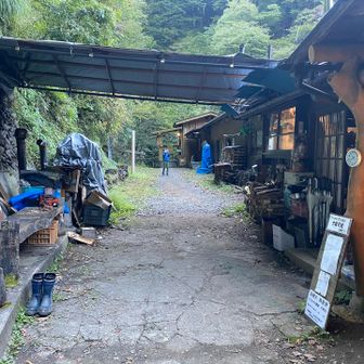 三条の湯とその周り