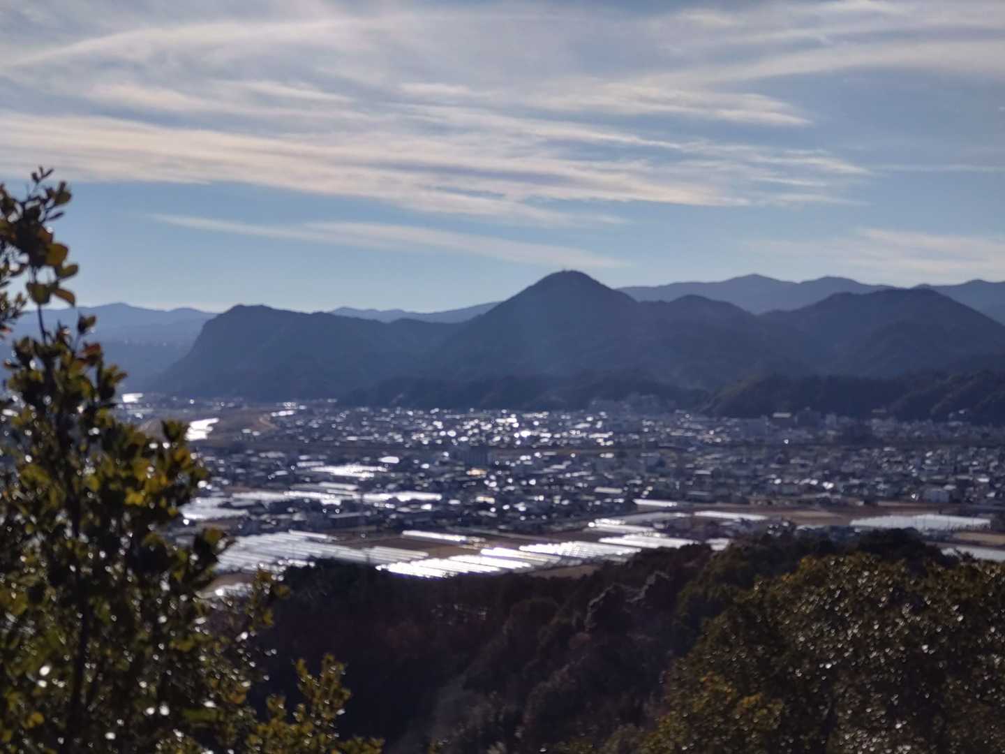 山頂到着！
さっきまでいた伊豆三山。
つい最近の思い出のようだw (いや最近だから)