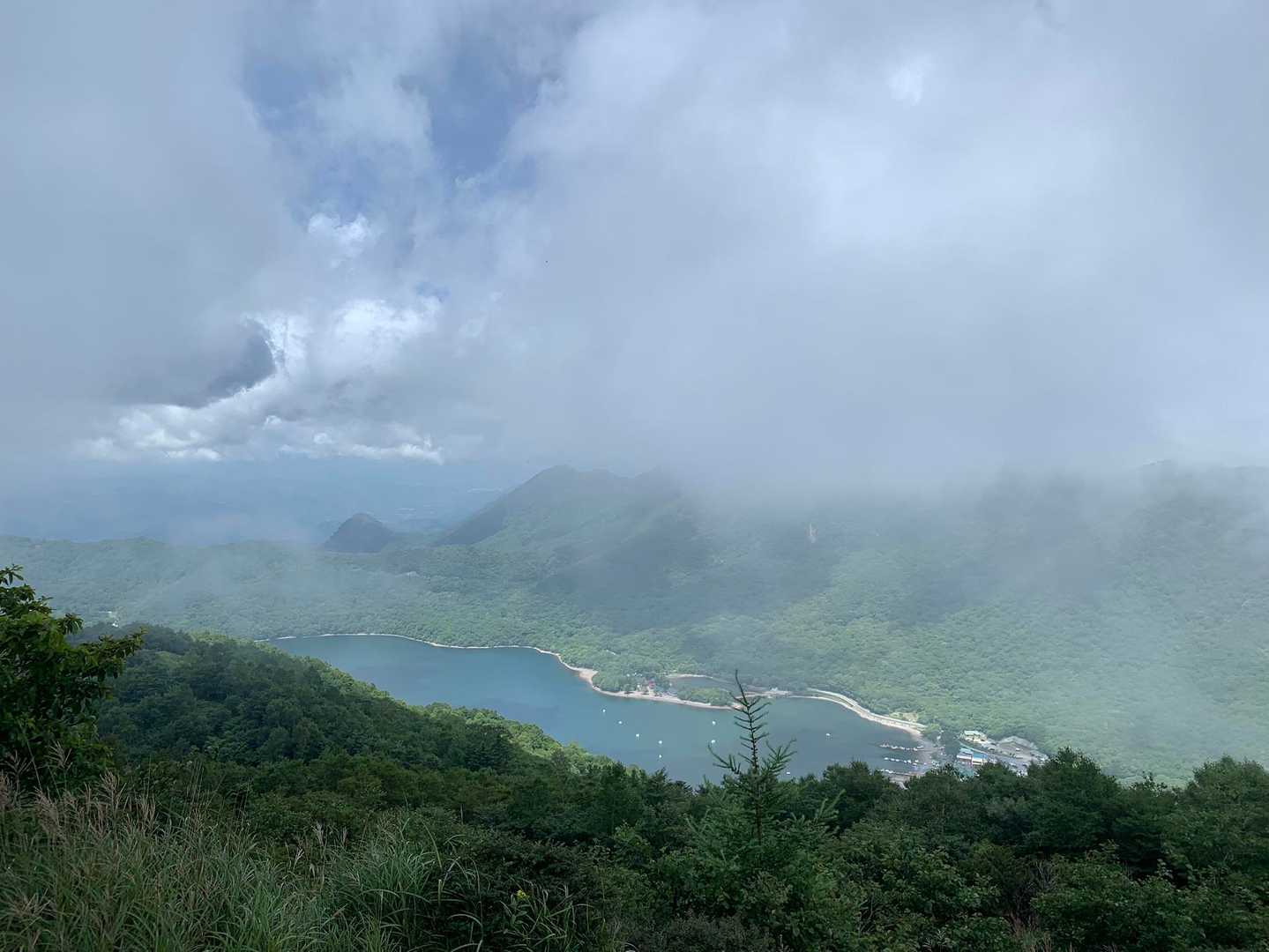 黒檜山と大沼。
