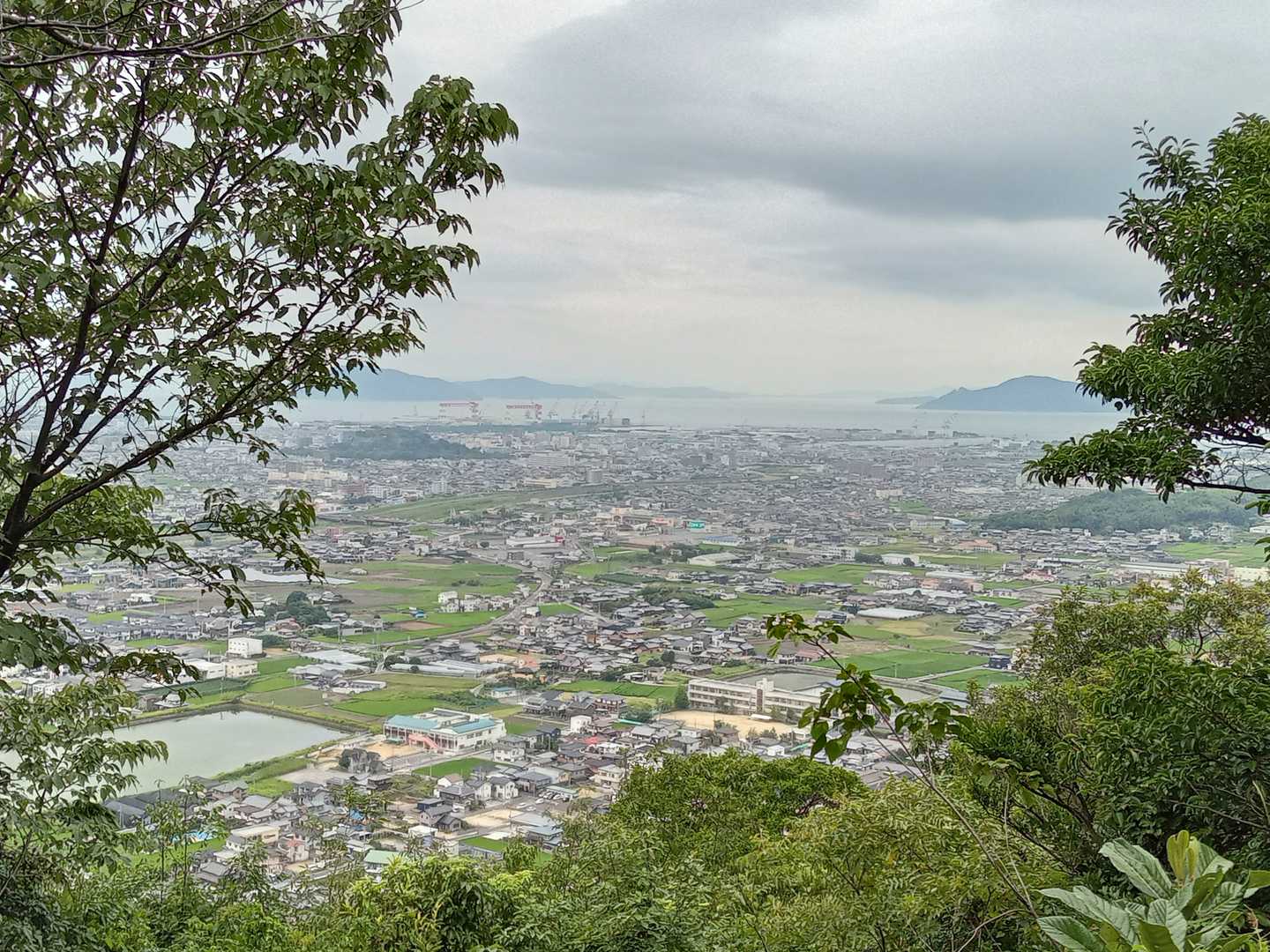 瀬戸内海方面。