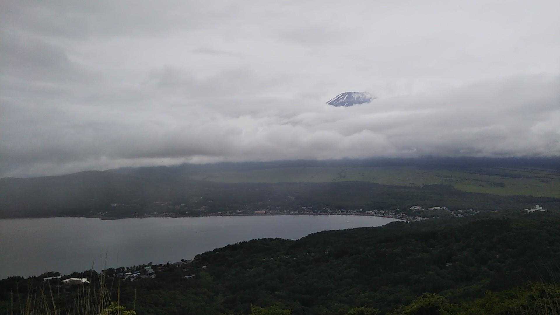 第2エイドの大平山からの展望。富士山が頭を出してくれました❗️