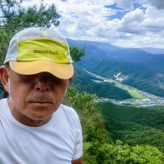 もう間に合いません 諦めます
雨に濡れてもええ😤
雨の用意はしでません😙
雷だけ気お付けて下山します⚡