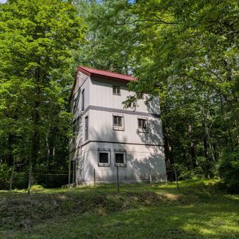 日暮沢避難小屋