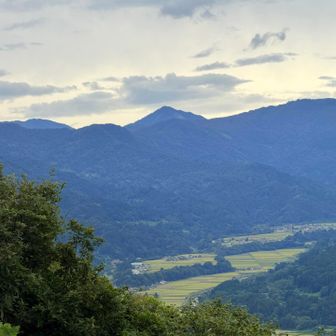 まさか容雅山⛰️が見えるとは😳ｽｺﾞｲ‼️
左⬅️のは上越市最高峰の名立の不動山⛰️
