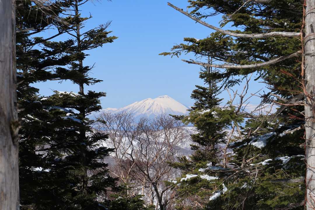 山頂から岩手山
