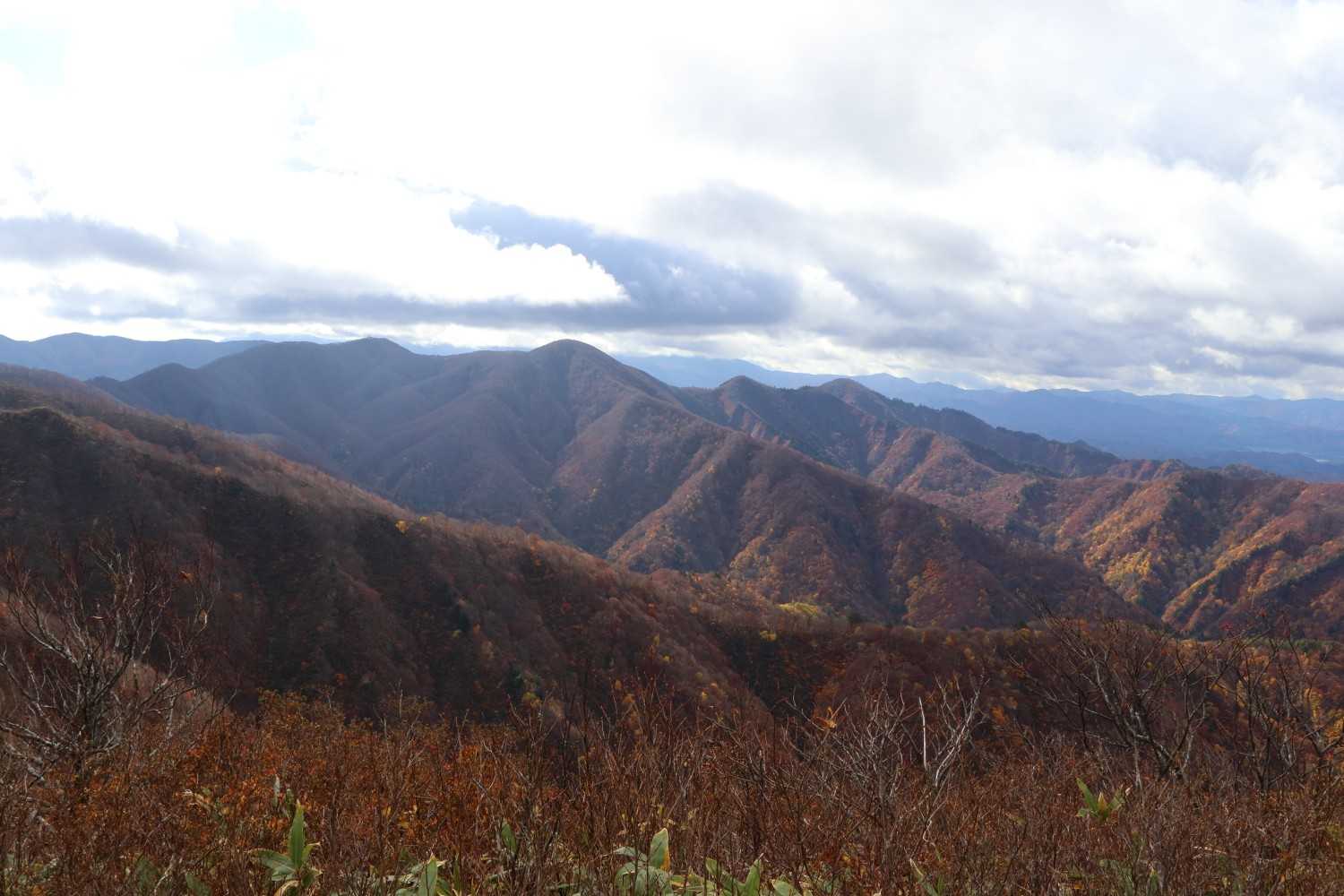 江の沢山から高畠町最高峰と駒ヶ岳