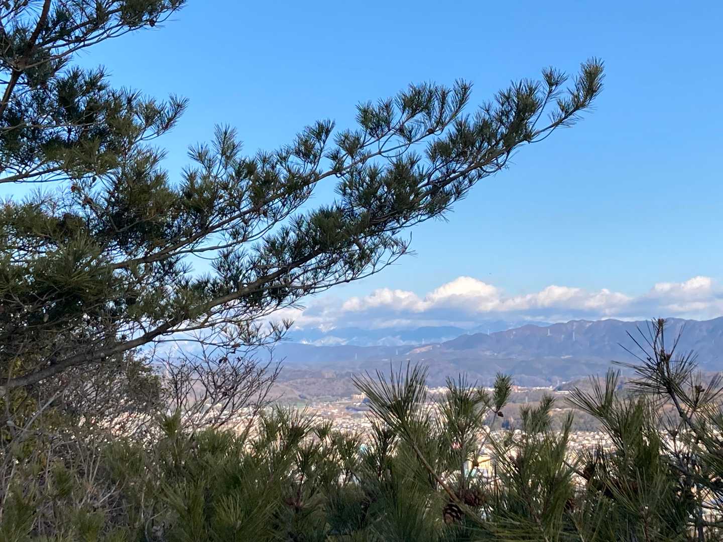 左を見ると恵那山(今日は見えない)と屏風山