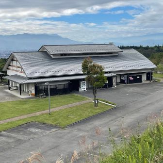 ゆうのう敷島
直売所、カフェ、BBQ施設があるらしい