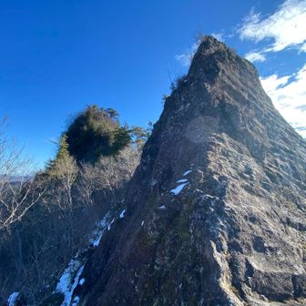 右がマンモス岩の後ろ頭
左がオボコンべ
