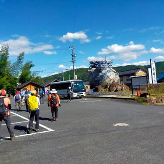 下山。いいハイキングコースをきちんと整備されている瑞浪市に感謝。