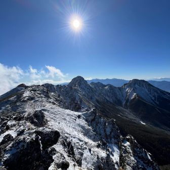 横岳からみた赤岳🏔️