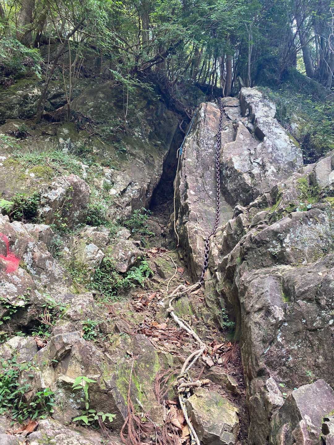 今回は溝の方じゃ無く、鎖の方を登ります