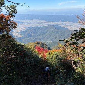 女人堂を過ぎると急登になります
急登ということは、振り返ると景色が良いということです☺️