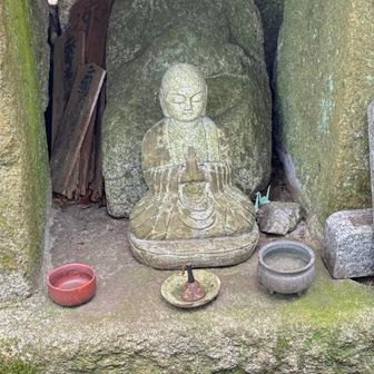 仏様が祀ってある。