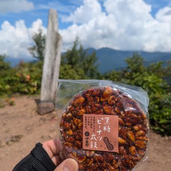 本日の行動食はピーナッツ🥜。水分1リットル。下りは姥神下り。