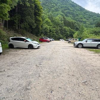 第3駐車場に無事下山

咲いてたお花
ミツバオウレン、マイヅルソウ、ミヤマカラマツ、シャクナゲ、ギンリョウソウ、イワカガミ

有明山下山後は安曇野から一気に高速乗って夕飯までには帰宅だ～！と思ってたのに、またもや工事渋滞🚧
この日は凄まじかった😵‍💫
岡谷JCT、恵那～、土岐〜多治見
どんだけ渋滞すんね～ん！ってくらいドハマってしまったよ
おかげで？またもやノンストップでの帰阪となりました
お疲れ様、私😅
ありがとうございました🙇‍♀️