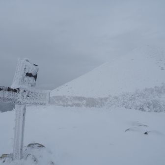 分岐看板に荷物をデポ