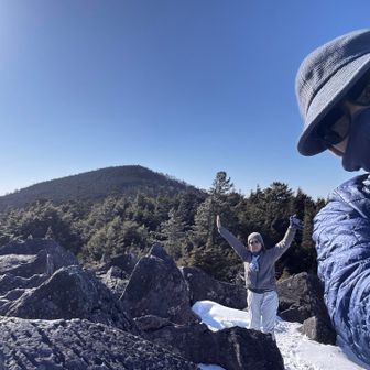 わーい🙌
後ろのお山は丸山。
翌日行こうと思ってたけど
眺望なく地味なお山であまり人が行かないと聞いて断念❎