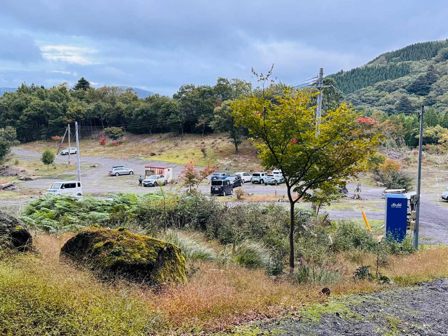 駐車場に戻ってきました。駐車してる車、随分減ってるなぁ。ちょっと遅くなったからね。