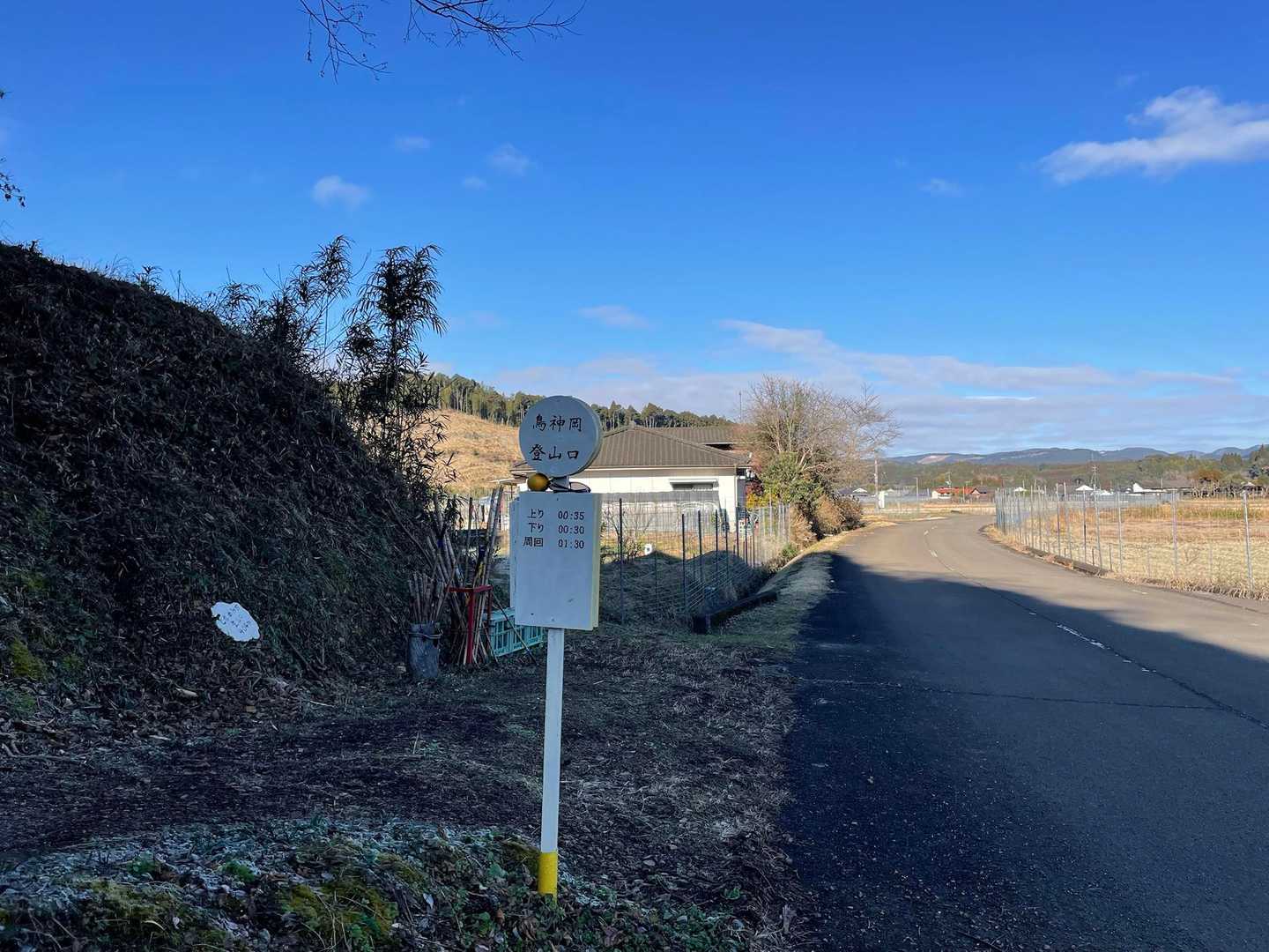 ただいま✋

🅿️  車、増えていました😆

そうそう、昨日の極寒❄️の日
レジェンドさんはカッパ着て。鳥神岡登山されていたそうです😲
アッパレ( •̀∀•́ )b
今日はもうひとつの山かな？🤭